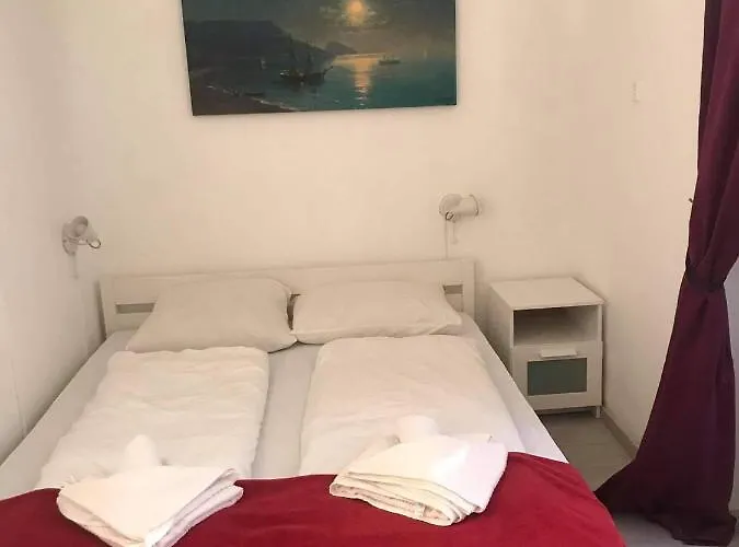 Y Panzio 3* Balatonlelle